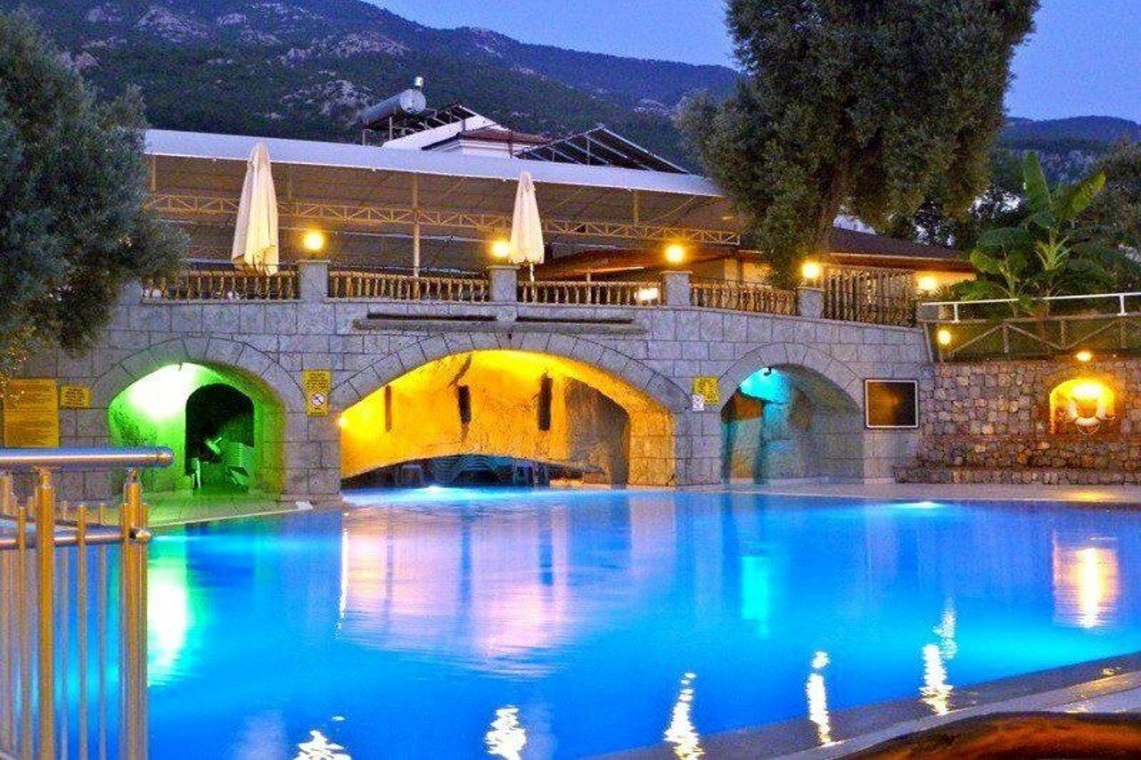 The Grand Uecel Hotel Cedit Buitenkant foto